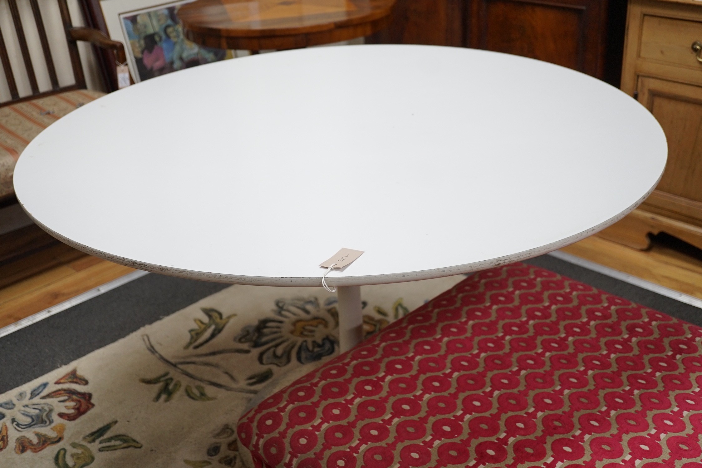 A mid century melamine topped ‘Tulip’ design dining table, diameter 121cm *Please note the sale commences at 9am.